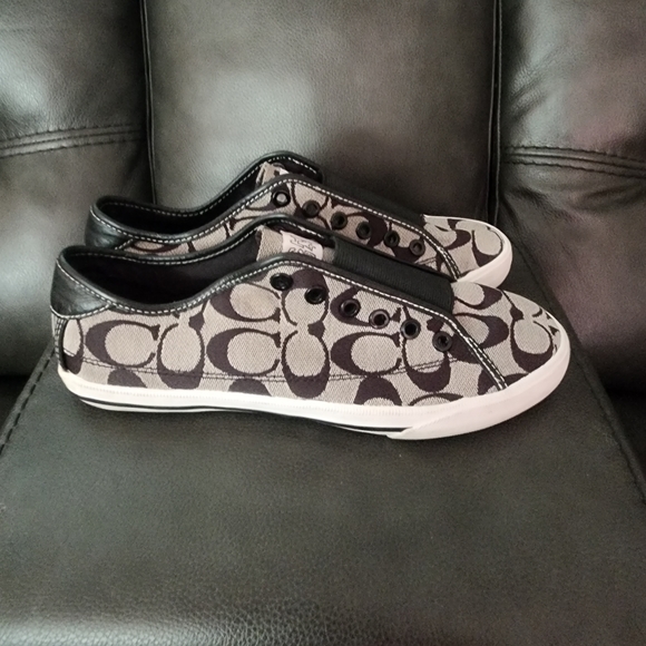 Coach Sneaker - Picture 2 of 3